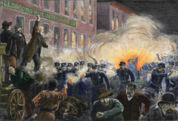 Powyżej - strajk robotników w maju 1886 roku w Chicago. Podobnie mogło to wyglądać we Włocławku, tyle że bez strzelaniny i ognia.